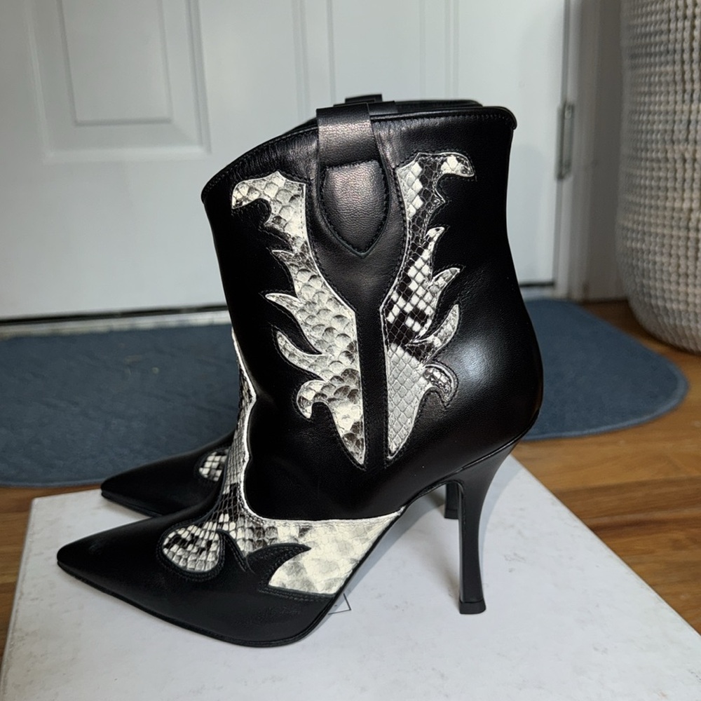 NIB GIAMPAOLO VIOZZI Western Ankle Boots